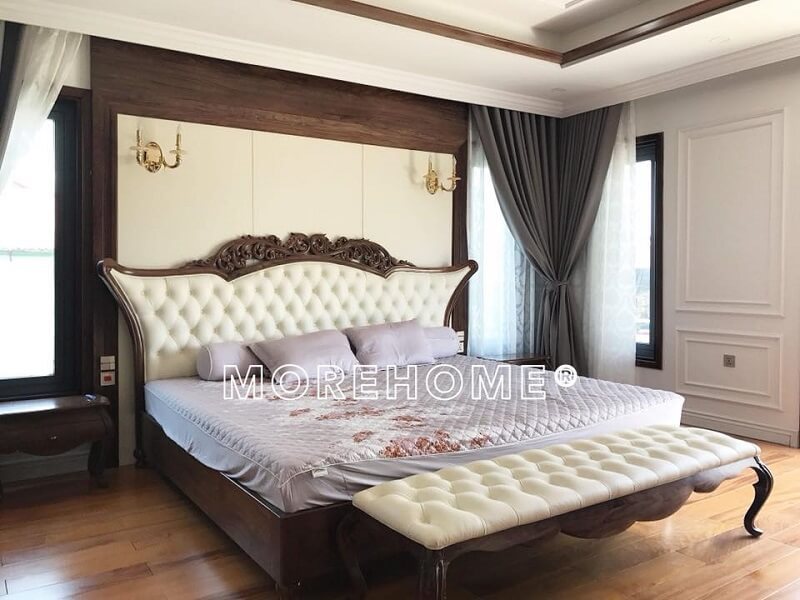 Mẫu giường ngủ óc chó cao cấp với phần đầu giường cách điệu bọc da đầu giường tạo mang đến vẻ đẹp sang trọng cho căn phòng ngủ cho gia đình bạn Thiết kế phòng ngủ gỗ óc chó