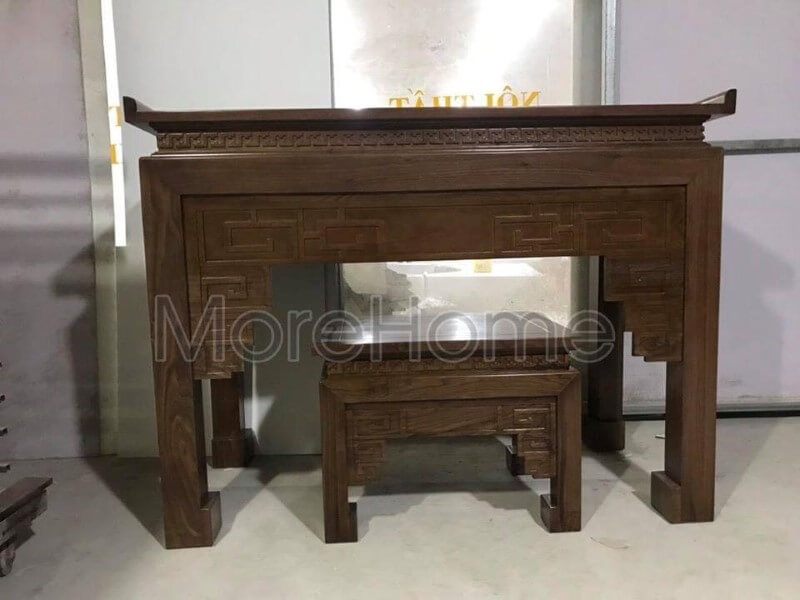 Với hệ thống xưởng sản xuất gỗ tự nhiên rộng hơn 1000m2 và hệ thống máy móc hiện đại, Nội thất Morehome đã khẳng định được vị thế của mình trong ngành công nghiệp bàn thờ gỗ óc chó cao cấp.