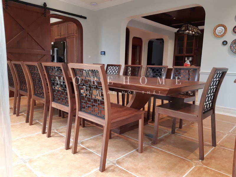 Việc thi công phòng ăn nội thất bằng gỗ tự nhiên mang lại độ bền cao, cũng như cung cấp tiện nghi thoải mái và thẩm mỹ cao cho không gian, giúp tạo ra một phong cách riêng biệt cho gia chủ.