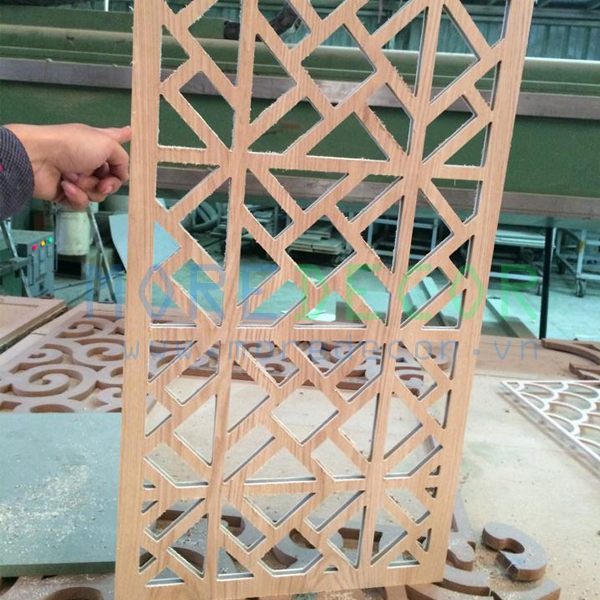 Vách CNC làm bằng chất liệu gì?