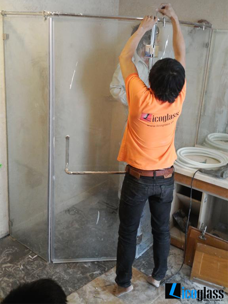 Vách tắm kính vát góc cho không gian nhà nhỏ Vách tắm kính vát góc cho không gian nhà nhỏ