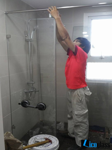 Tiện nghi hơn với vách tắm kính thẳng Tiện nghi hơn với vách tắm kính thẳng