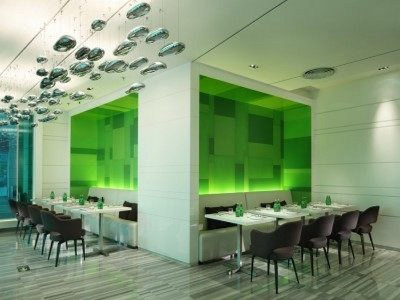 Sử dụng kính cường lực trong thiết kế nội thất nhà hàng