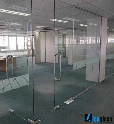 Cửa kính thuỷ lực 1 cánh 1 vách bên Licoglass cua-kinh-thuy-luc