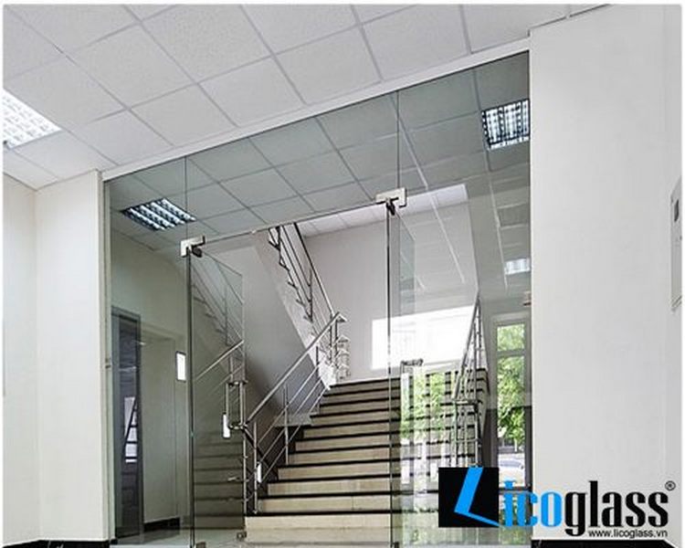 Cửa kính thuỷ lực 2 cánh 3 vách bên xung quanh cua-kinh-thuy-luc3