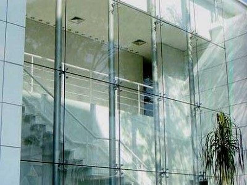 Thi công lắp đặt vách kính cường lực