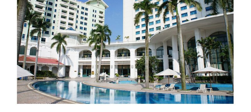Bể bơi ngoài trời tại khách sạn Deawoo Bể bơi ngoài trời tại khách sạn Deawoo