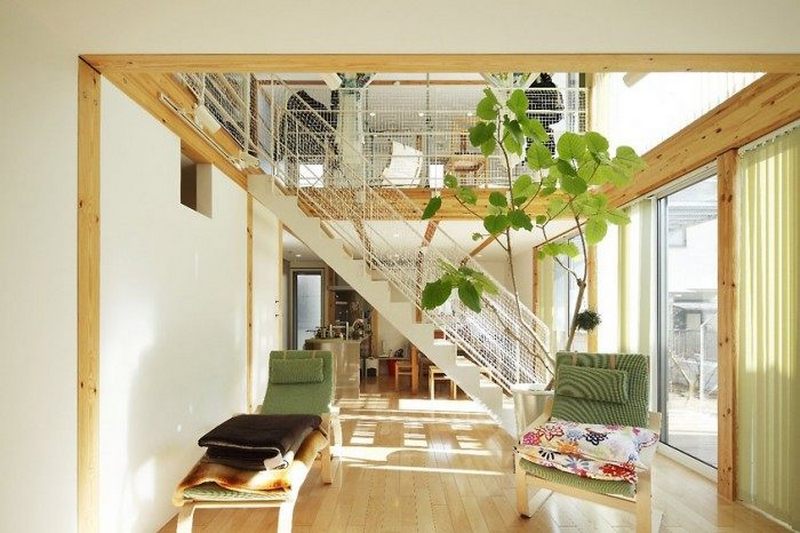 light-wood-flooring-...