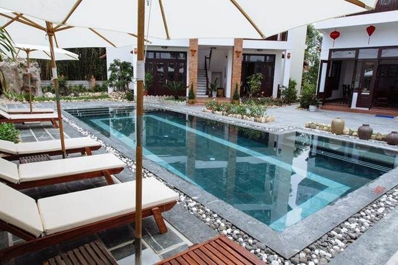 Thiết kế biệt thự hiện đại có bể bơi trong nhà Thiết kế biệt thự hiện đại có bể bơi trong nhà