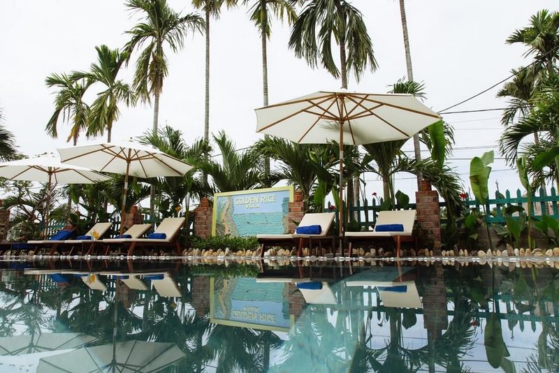 Thiết kế biệt thự hiện đại có bể bơi trong nhà Thiết kế biệt thự hiện đại có bể bơi trong nhà