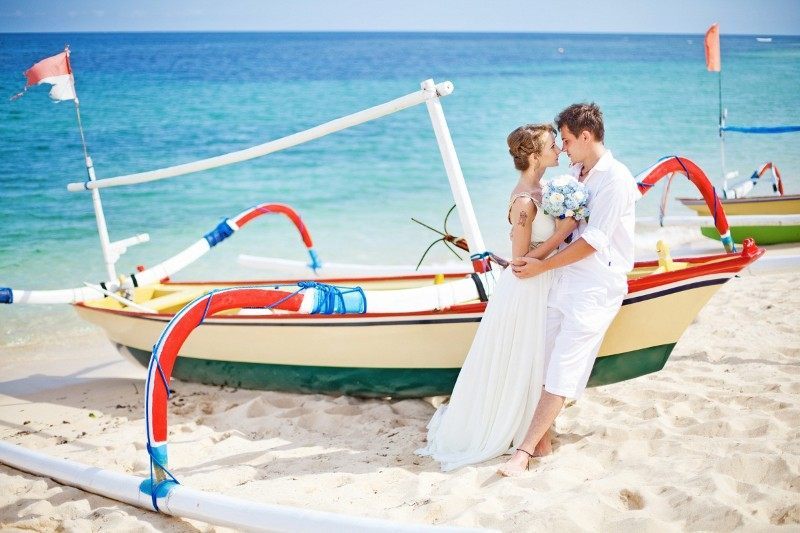 Tranh kính khắc hình cưới Tranh kính nghệ thuật