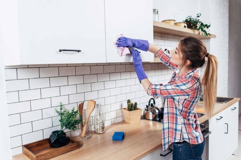 vệ sinh tủ bếp gỗ công nghiệp