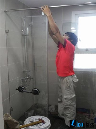 Vách tắm kính chung cư căn 2209B