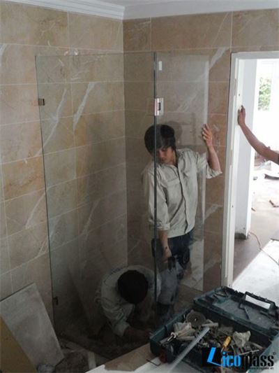 Mẫu vách tắm kính tại căn 2312C 