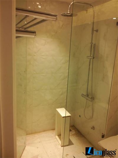 Vách tắm kính chung cư 2311C Golden Land