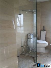 Mẫu vách tắm kính tại 805 Trung Kính