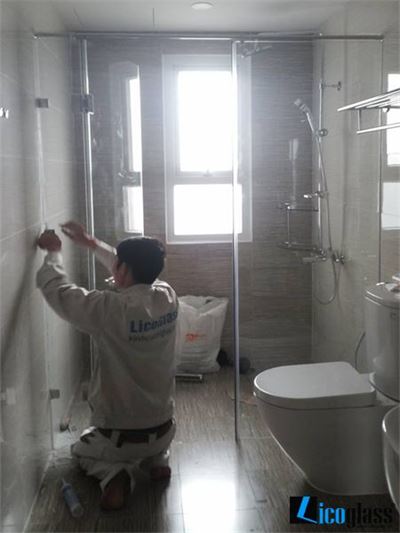 Vách tắm kính chung cư Golden