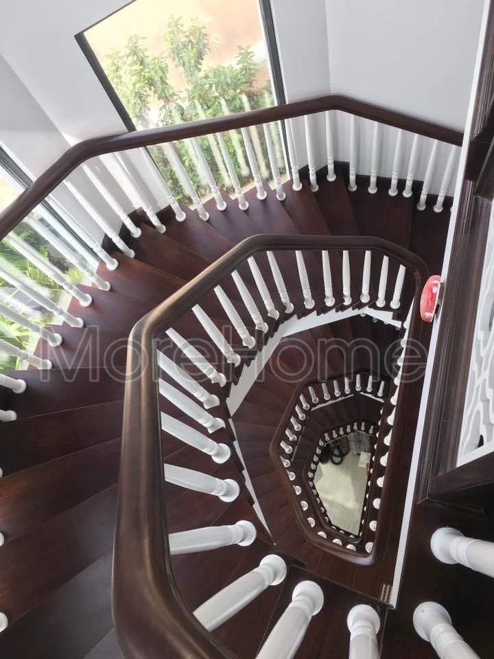 Thi công cầu thang xoắn