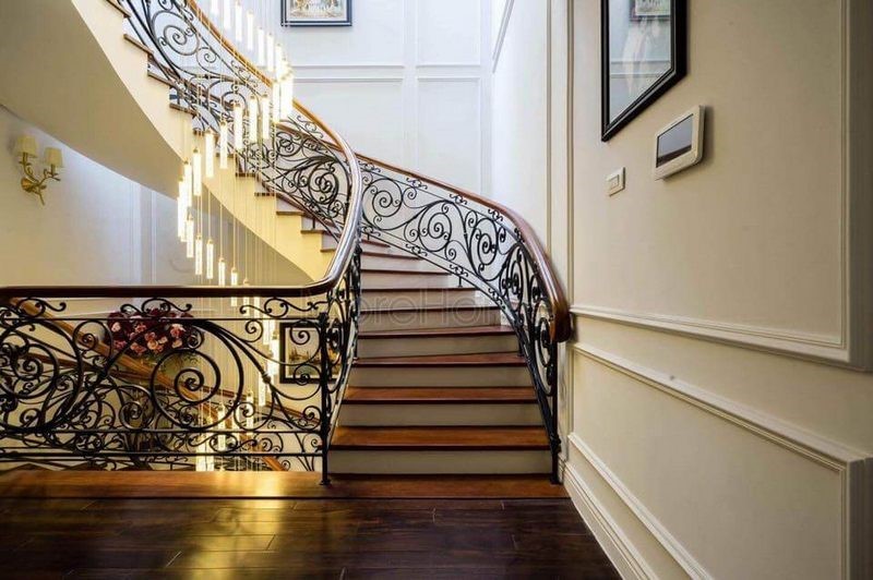 Thi công cầu thang xoắn