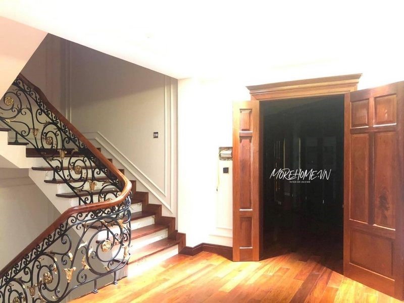 Thi công cửa gỗ tự nhiên