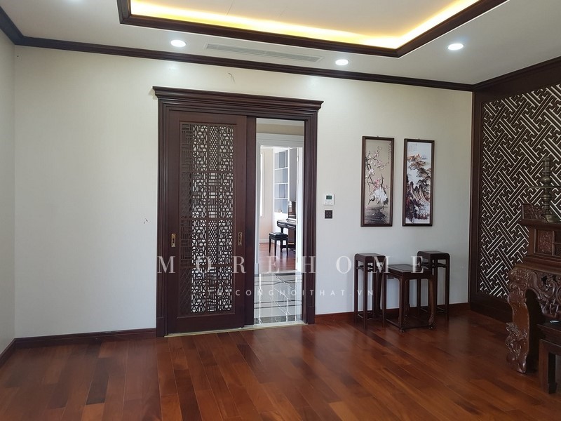 Thi công cửa gỗ tự nhiên