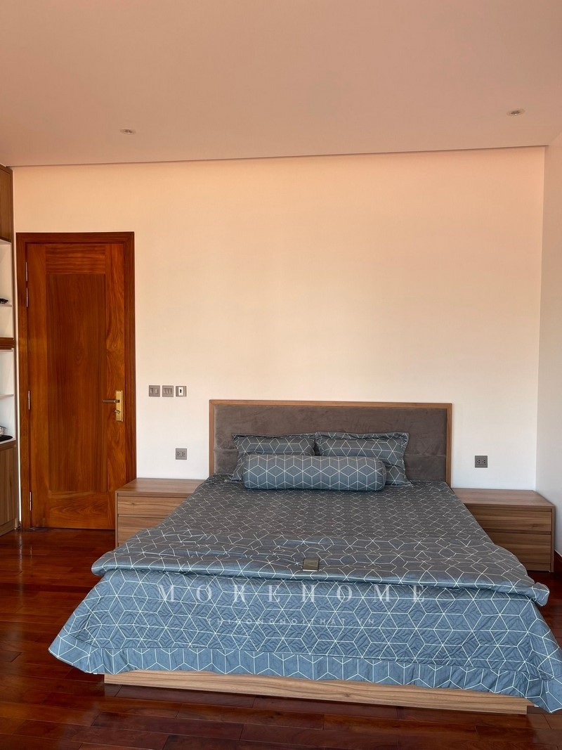 Thi công cửa gỗ tự nhiên