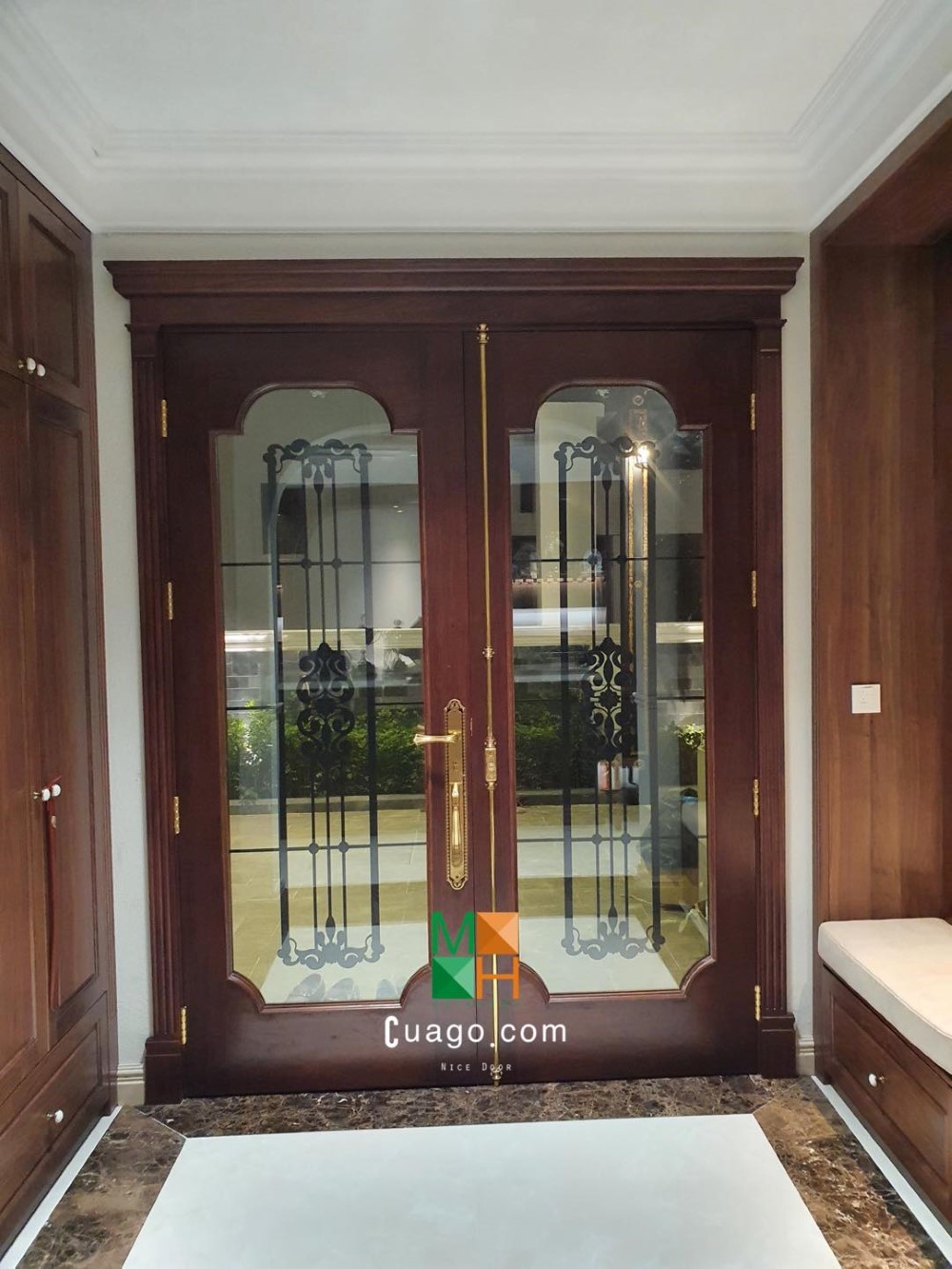 Thi công cửa gỗ tự nhiên