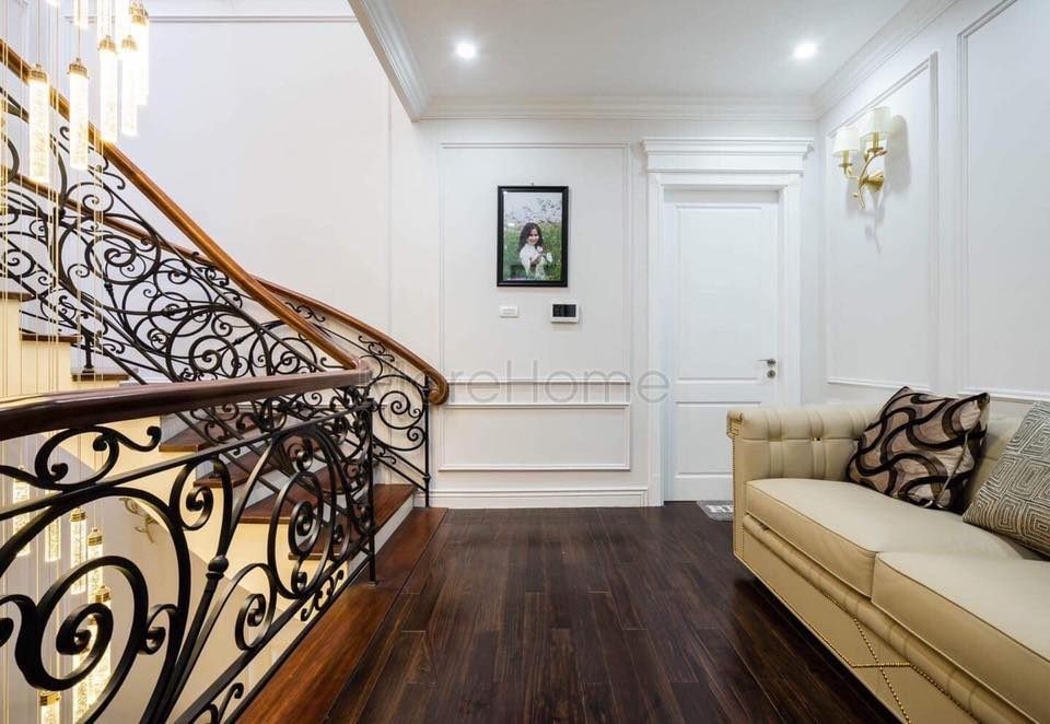 Thi công cửa gỗ tự nhiên