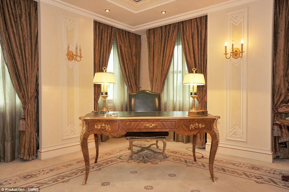 Đi từ ngạc nhiên này đến ngạc nhiên khác với biệt thự có nội thất dát vàng 6