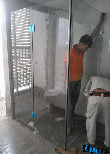 Vách tắm kính thẳng 180 độ
