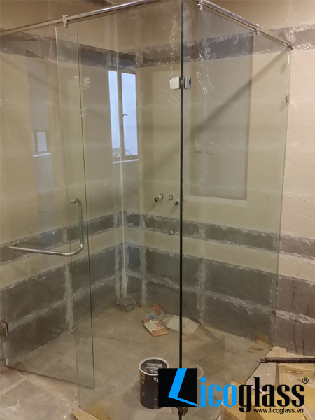 Vách tắm kính vuông góc 90 độ