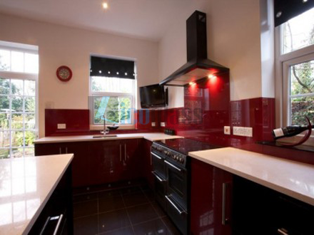 Tổng hợp mẫu kính ốp bếp đẹp tô điểm không gian sống thêm hút mắt