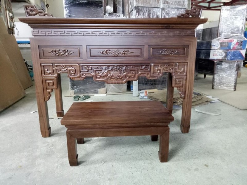 Lựa chọn chất liệu gỗ gì để sản xuất bàn thờ đẹp cho chung cư, biệt thự