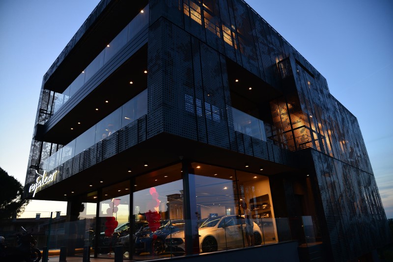 Những mẫu thiết kế mặt tiền showroom ấn tượng nhất