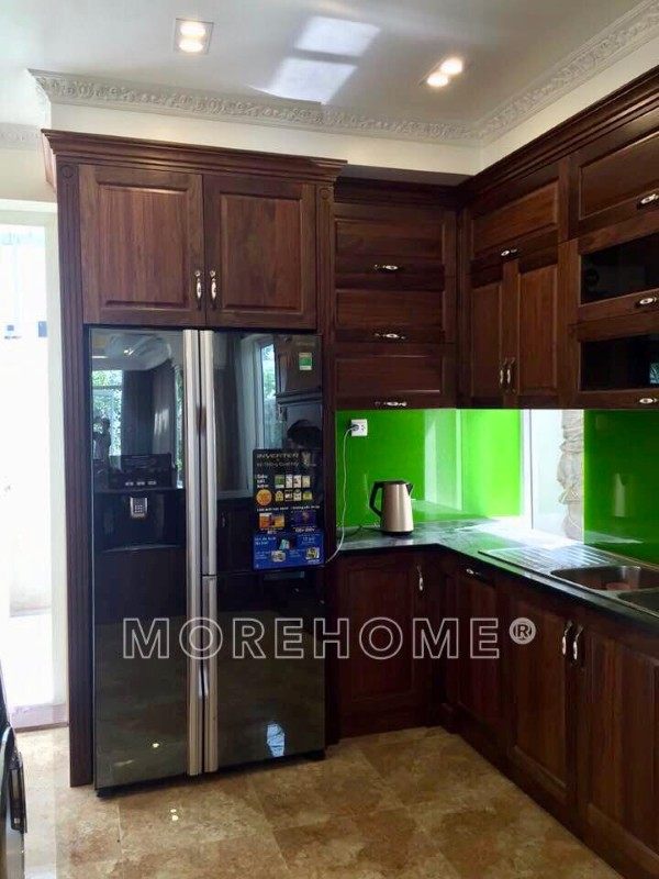Thi công kính màu ốp bếp màu xanh lá cây