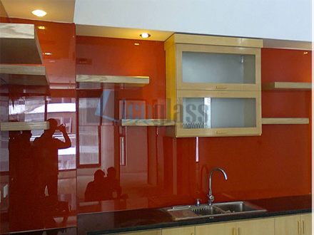 Kính ốp bếp màu vàng cam