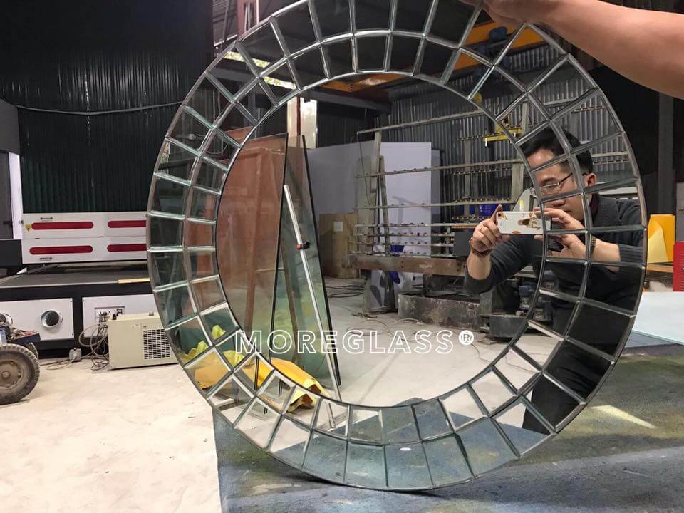 Gương ghép nghệ thuật tại xưởng kính MOREGLASS Gương ghép nghệ thuật tại xưởng kính MOREGLASS