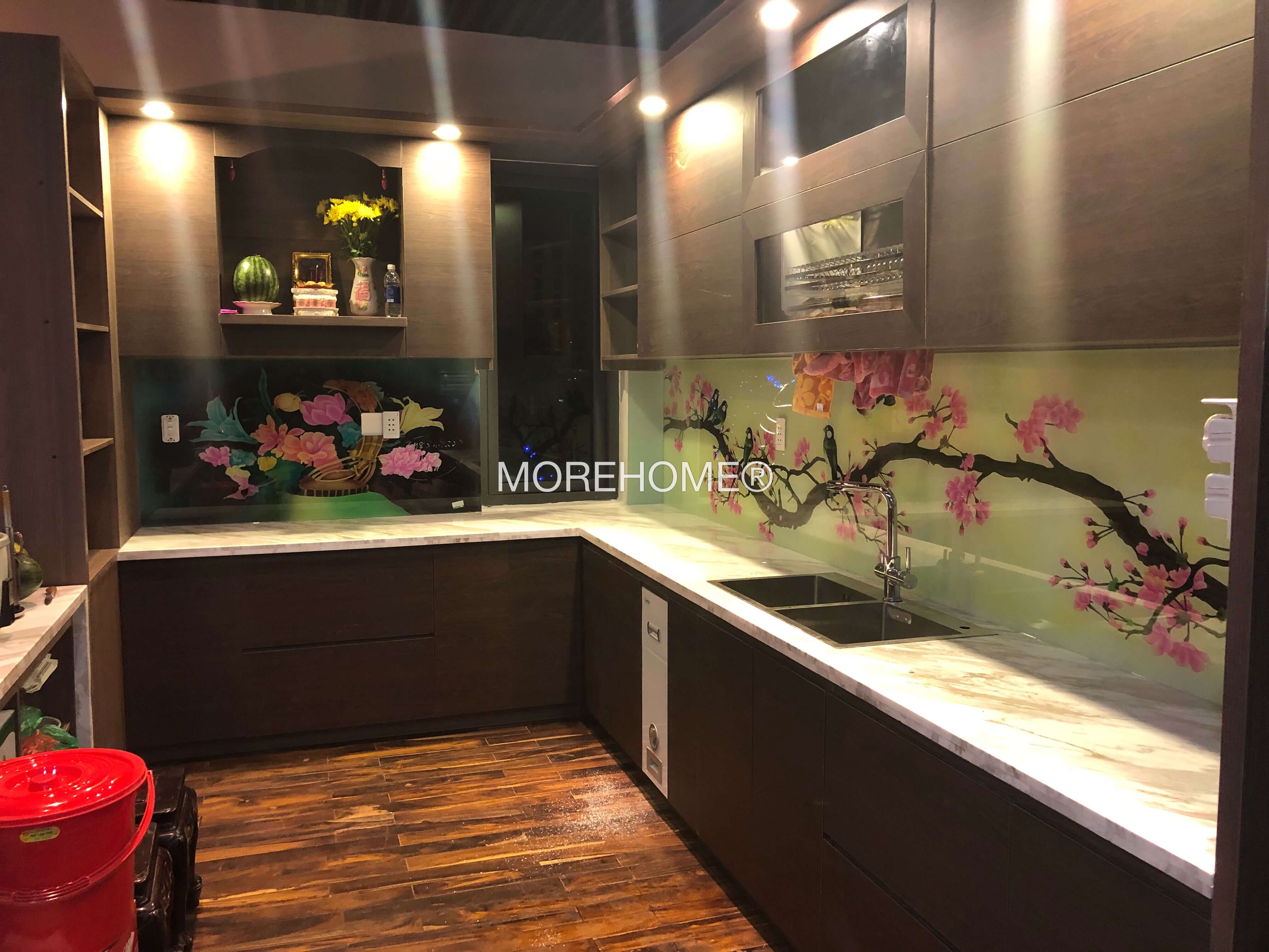 tranh kính ốp bếp